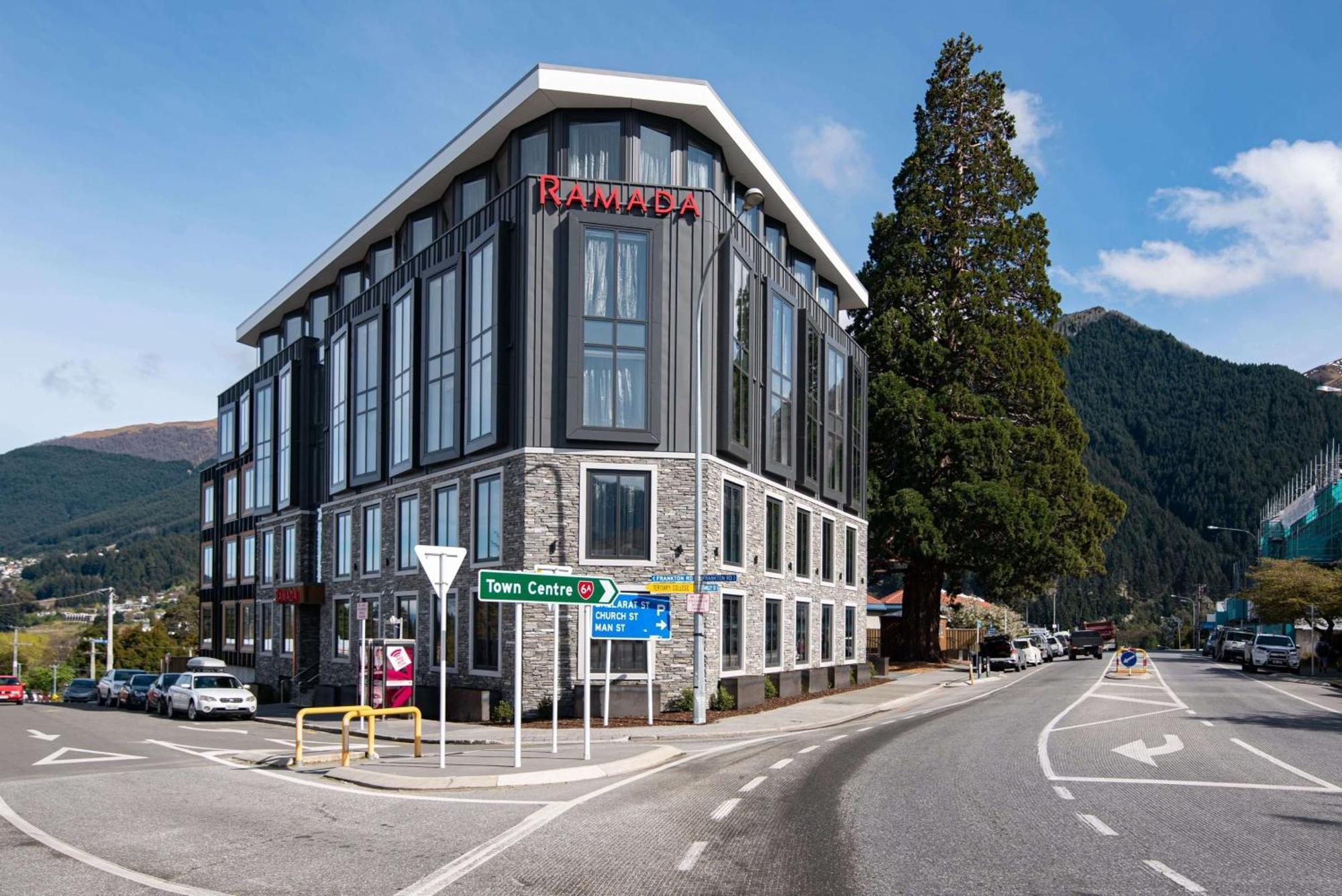 Ramada By Wyndham Queenstown Central Exteriér fotografie