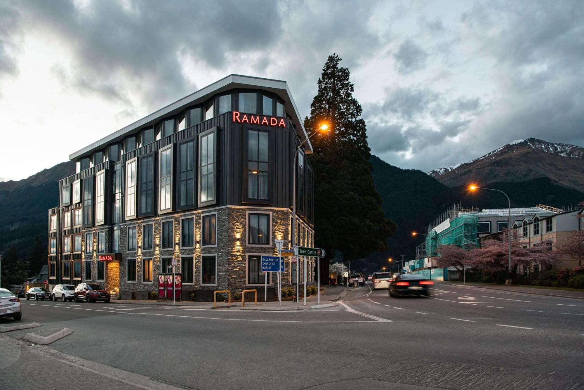 Ramada By Wyndham Queenstown Central Exteriér fotografie